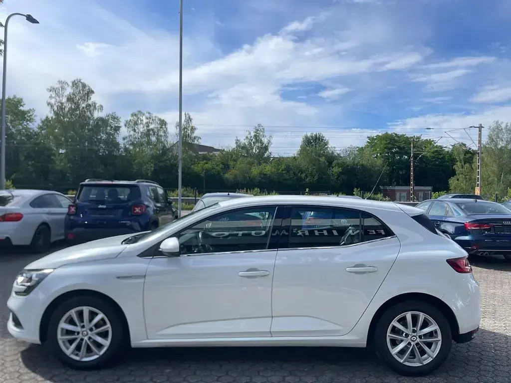 Gebraucht Renault Mégane Intens 132 PS (97 kW) 2017 Weiß Limousine