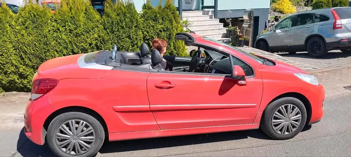 Gebraucht Peugeot 207 CC 109 PS (80 kW) 2010 Rot Cabrio
