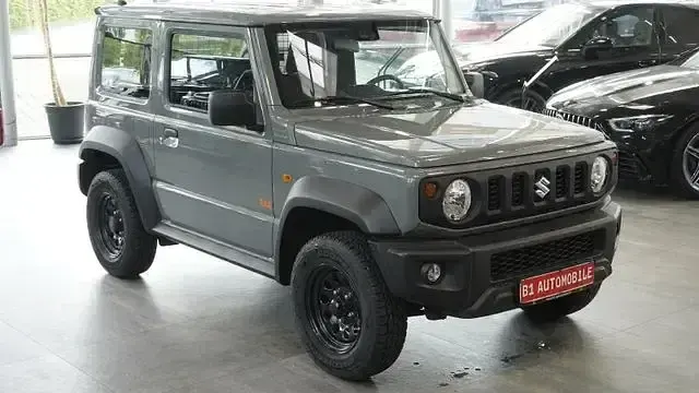 Gebraucht Suzuki Jimny Comfort 102 PS (75 kW) 2023 Grau SUV