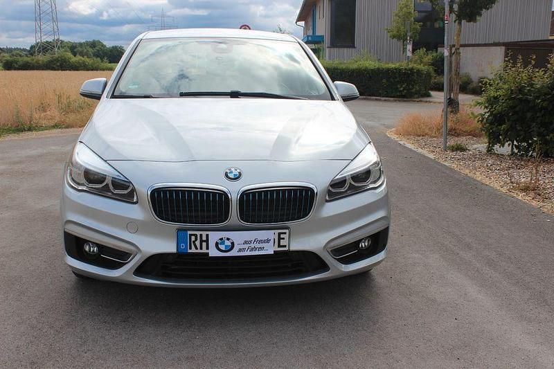 Silber Gebraucht 2017 BMW 225 Active Tourer Luxury Line Van / Kleinbus | 13.800 € (Fairer Preis) - Bild 1/4