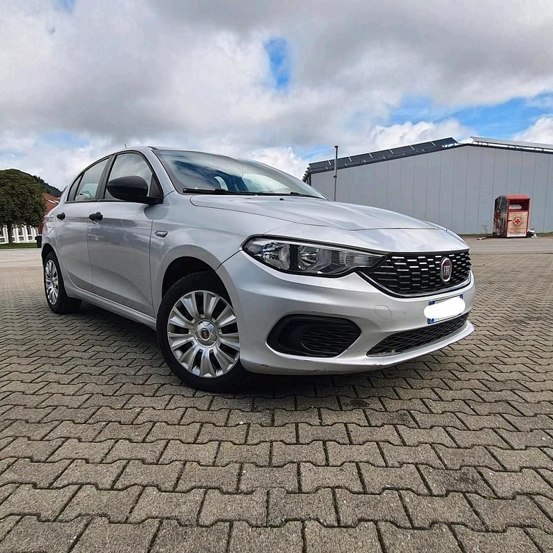 Grau Gebraucht 2017 Fiat Tipo Kombi | 6.299 € (Fairer Preis) - Bild 1/4
