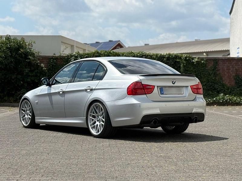 Silber Gebraucht 2009 BMW 335 Sport Line Limousine | 19.999 € (Etwas zu teuer) - Bild 1/4