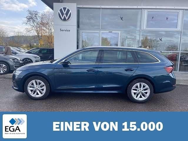 Blau metallic Gebraucht 2023 Skoda Octavia Style Kombi | 29.250 € (Fairer Preis) - Bild 1/4