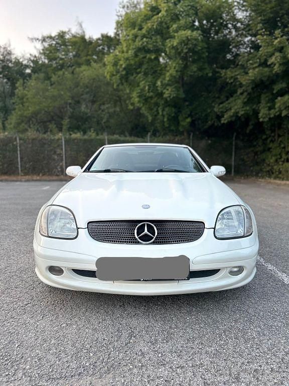 Weiß Gebraucht 2001 Mercedes SLK200 Cabrio | 7.490 € (Etwas zu teuer) - Bild 1/4