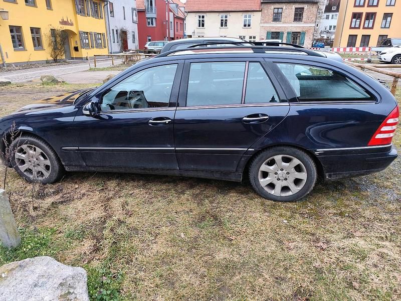 Gebraucht Mercedes C180 140 PS (102 kW) 2005 Blau Kombi
