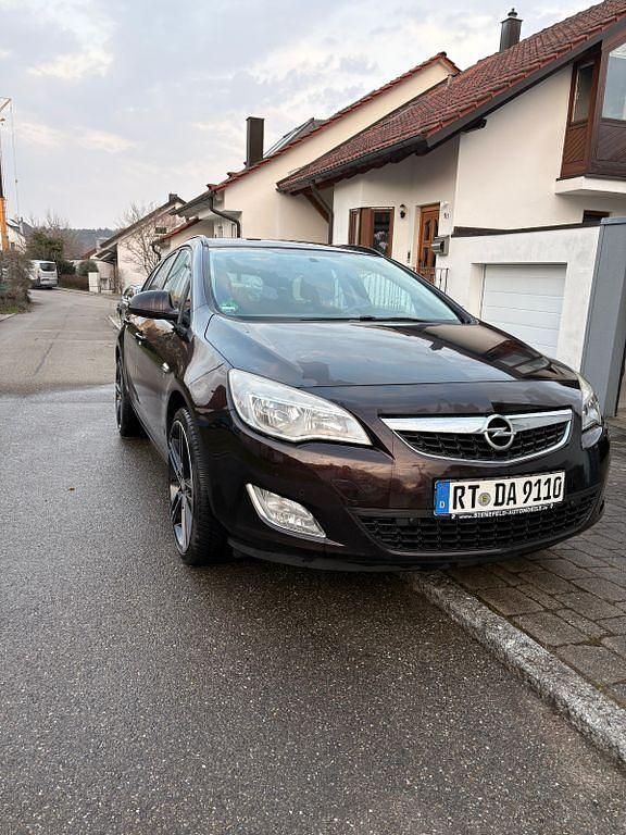 Gebraucht Opel Astra 140 PS (102 kW) 2012 Braun Kombi