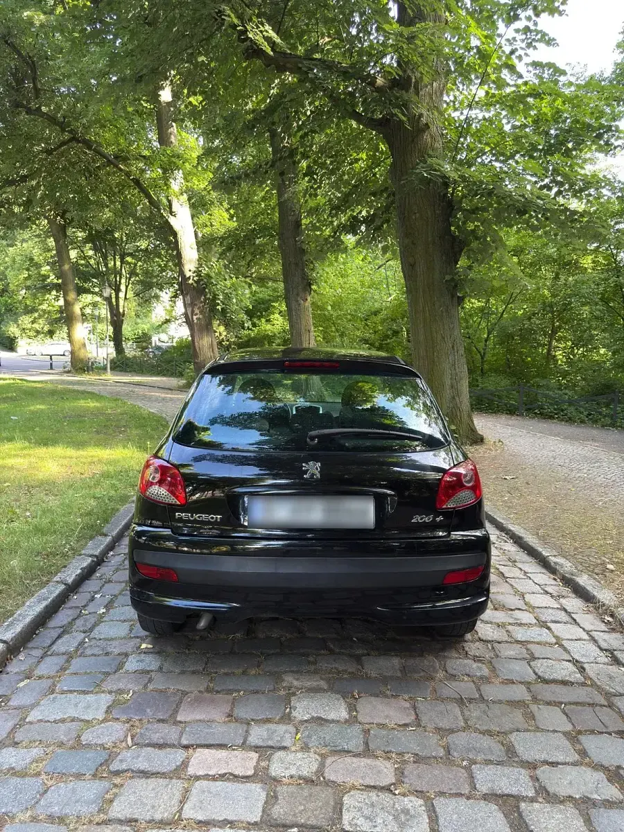 Gebraucht Peugeot 206+ 73 PS (53 kW) 2011 Schwarz Kleinwagen