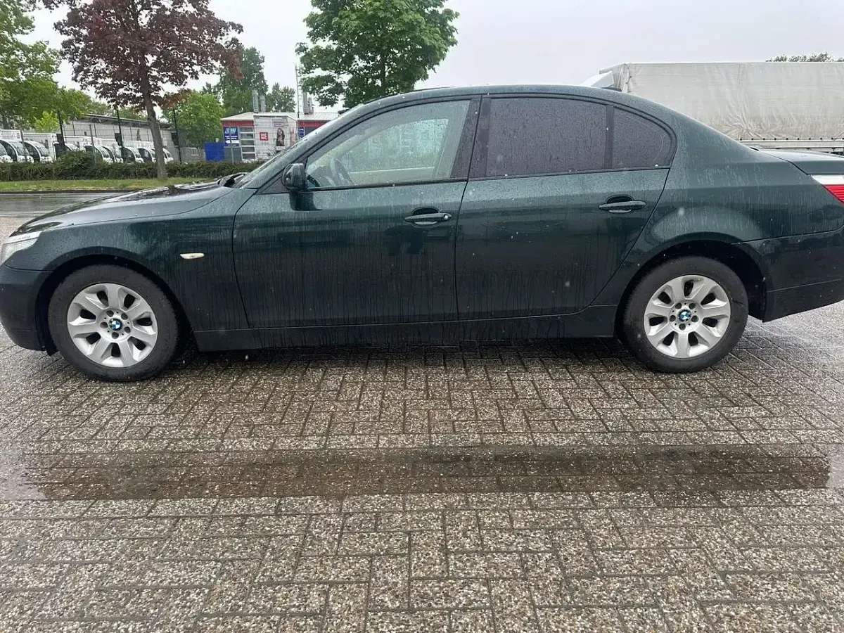 Gebraucht BMW 523 177 PS (130 kW) 2005 Oxfordgruen 2 metallic Limousine
