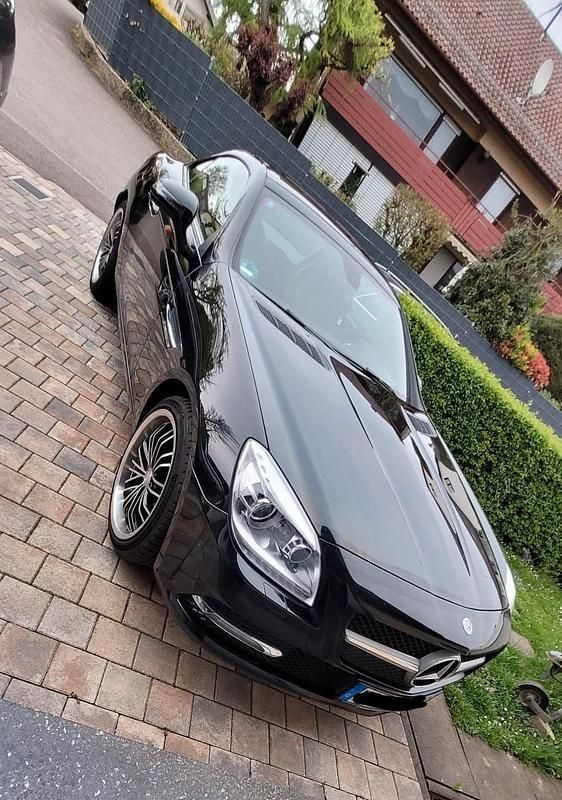 Schwarz Gebraucht 2012 Mercedes SLK250 Cabrio | 13.350 € (Fairer Preis) - Bild 1/4