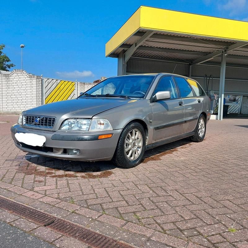 Grau Gebraucht 2004 Volvo V40 Kombi | 1.300 € (Fairer Preis) - Bild 1/4