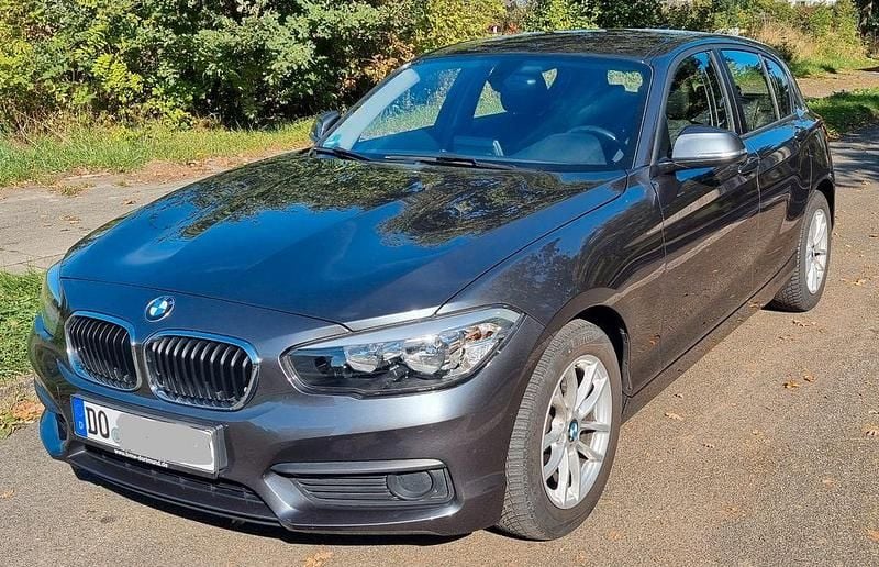 Grau Gebraucht 2018 BMW 118 Kleinwagen | 13.700 € (Guter Preis) - Bild 1/4