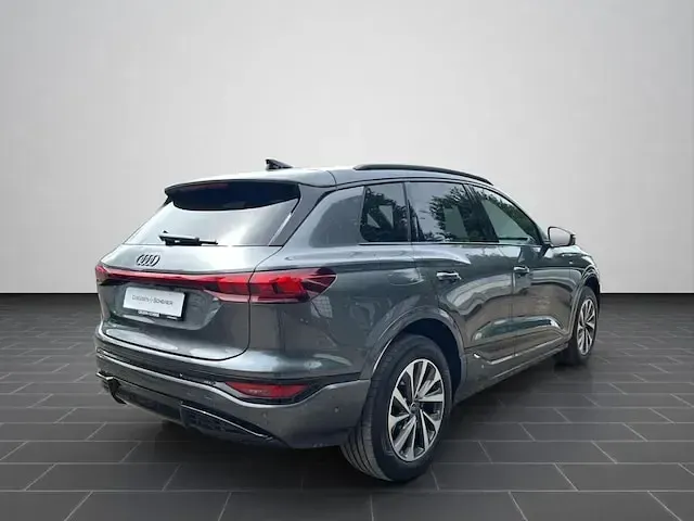 Gebraucht Audi Q6 e-tron Performance 225 kW (306 PS) 2026 Daytonagrau perleffekt SUV