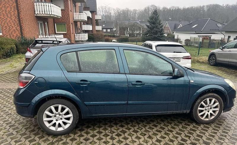 Gebraucht Opel Astra Elegance 84 PS (61 kW) 2007 Limousine