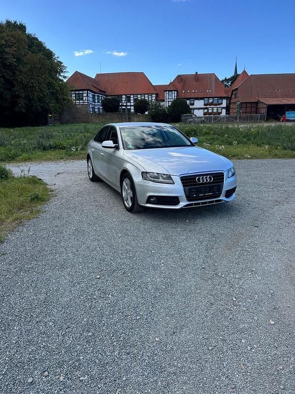 Silber Gebraucht 2009 Audi A4 Limousine | 3.700 € (Guter Preis) - Bild 1/4