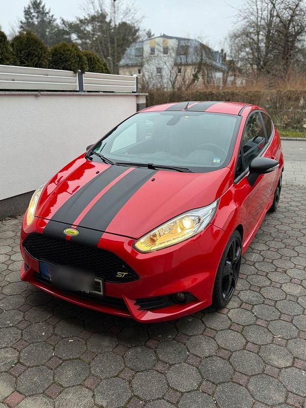 Gebraucht Ford Fiesta ST 182 PS (133 kW) 2016 Rot Kleinwagen