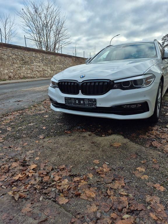 Weiß Gebraucht 2018 BMW 530 Sport Line Kombi | 26.999 € (Fairer Preis) - Bild 1/4