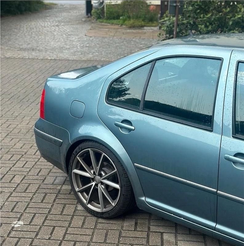 Gebraucht VW Bora 105 PS (77 kW) 2004 Blau Limousine