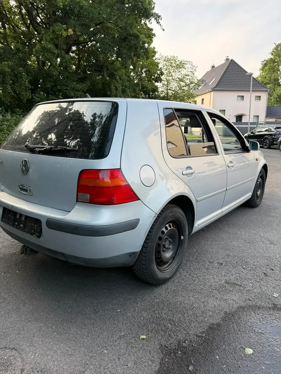 Gebraucht VW Golf IV 100 PS (73 kW) 1999 Silber Kleinwagen