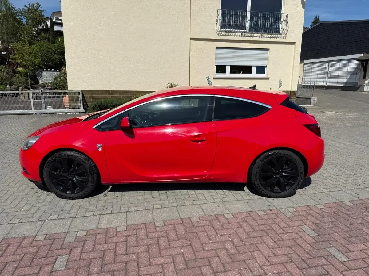 Gebraucht Opel Astra GTC Edition 170 PS (125 kW) 2015 Rot Coupé