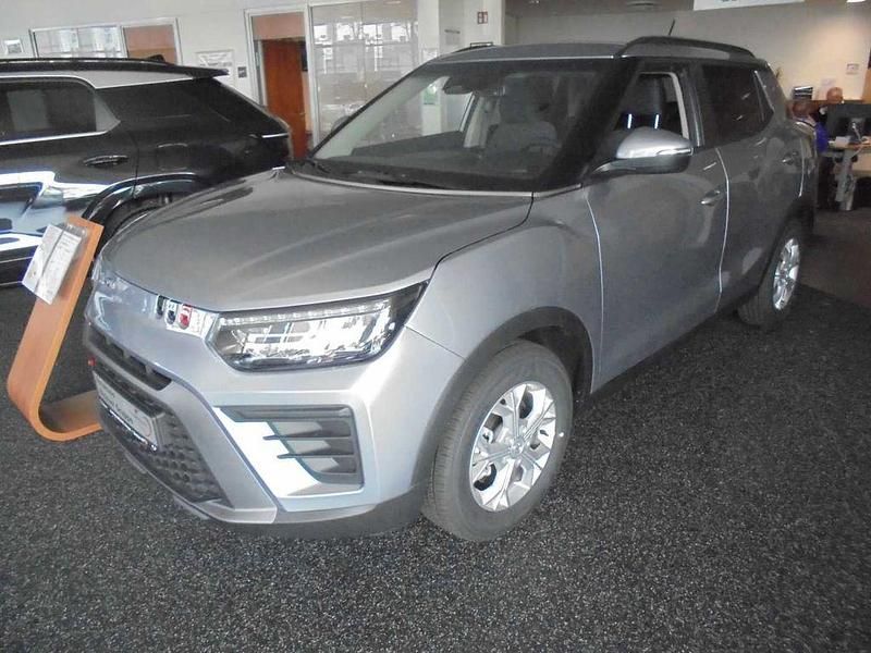 Grau Neu 2025 Ssangyong (KGM) Tivoli SUV | 25.490 € - Bild 1/4