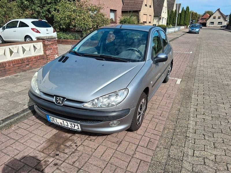 Grau Gebraucht 2004 Peugeot 206 Filou Limousine | 750 € (Guter Preis) - Bild 1/4