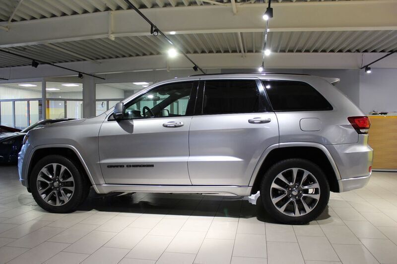 Grau Gebraucht 2019 Jeep Grand Cherokee Altitude SUV | 29.888 € (Guter Preis) - Bild 1/4