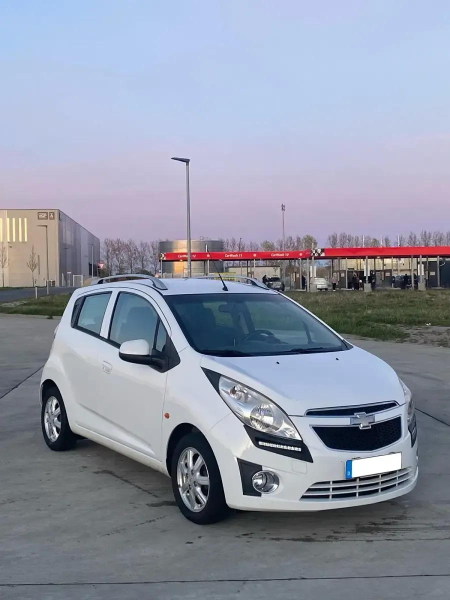 Gebraucht Chevrolet Spark LS 82 PS (60 kW) 2011 Weiß Kleinwagen