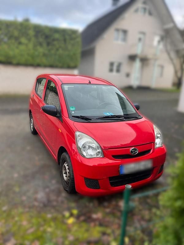 Rot Gebraucht 2009 Daihatsu Cuore Kleinwagen | 1.500 € (Fairer Preis) - Bild 1/4