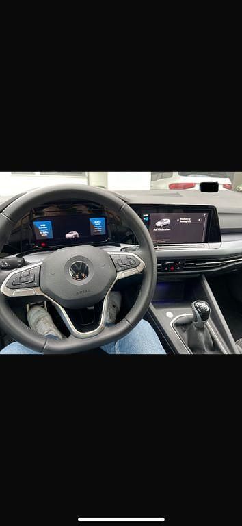 Gebraucht VW Golf VIII Active 150 PS (110 kW) 2023 Schwarz Limousine
