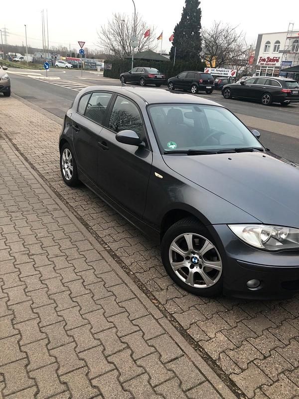 Grau Gebraucht 2006 BMW 116 Kleinwagen | 2.200 € - Bild 1/4