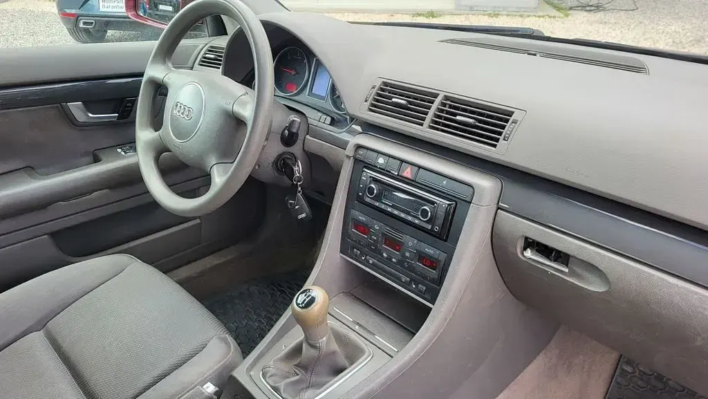 Second-hand Audi A4 131 CP (96 kW) 2001 Roșu Berlinǎ
