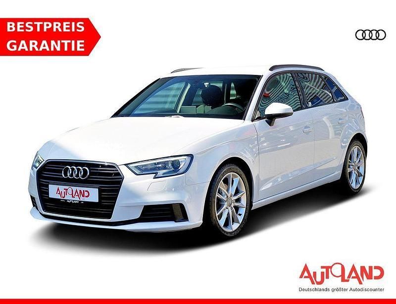 Weiß Gebraucht 2018 Audi A3 Sportback Sport Limousine | 20.490 € (Etwas zu teuer) - Bild 1/4