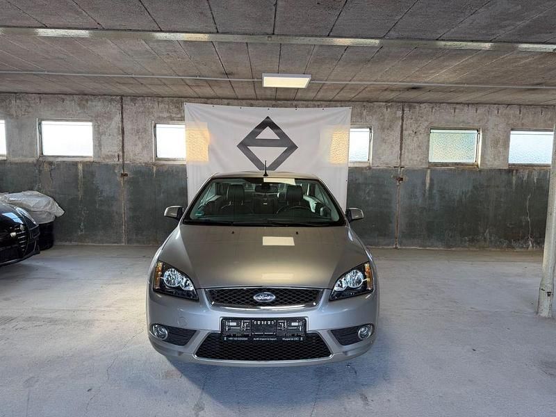 Gebraucht Ford Focus Cabriolet Titanium 145 PS (106 kW) 2007 Silber Cabrio