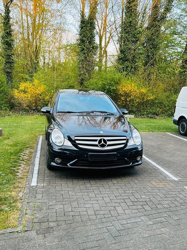 Schwarz Gebraucht 2007 Mercedes R320 Van / Kleinbus | 8.000 € (Fairer Preis) - Bild 1/4