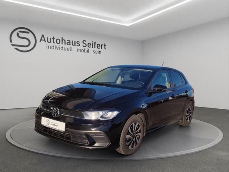 Gebraucht VW Polo Active 95 PS (69 kW) 2023 Deep black perleffekt (metallic) Kleinwagen