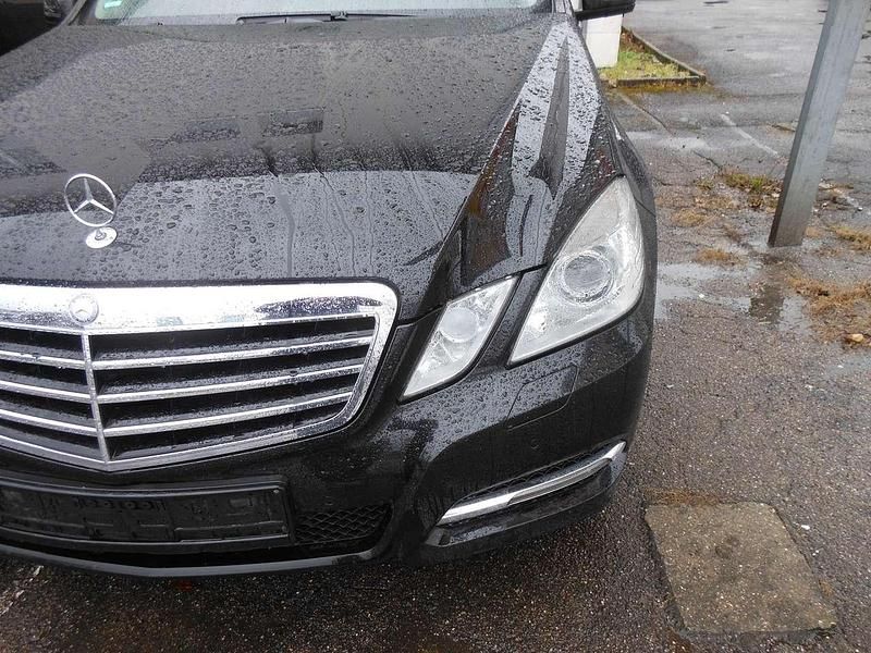 Gebraucht Mercedes E250 204 PS (150 kW) 2011 Obsidianschwarz  metalliclack Limousine