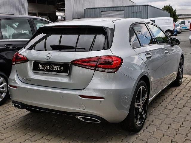 Silber Gebraucht 2019 Mercedes A180 Kleinwagen | 29.880 € (Teuer) - Bild 1/4