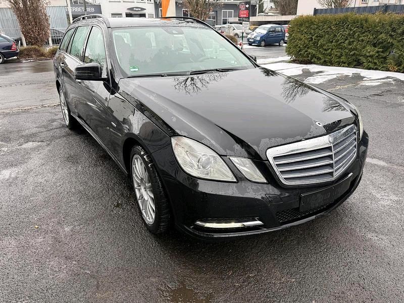 Schwarz Gebraucht 2011 Mercedes E250 Kombi | 5.200 € (Superpreis) - Bild 1/4