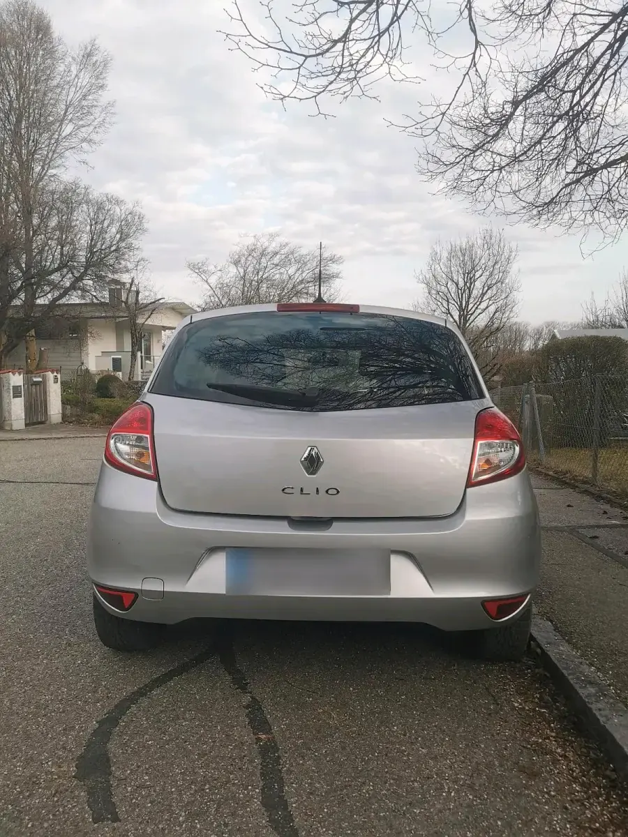 Brugt Renault Clio II 75 HK (55 kW) 2011 Sølv Hatchback