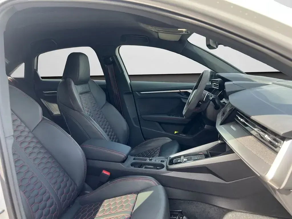 Gebraucht Audi RS3 Ambiente 400 PS (294 kW) 2024 Gletscherweiß metallic Limousine
