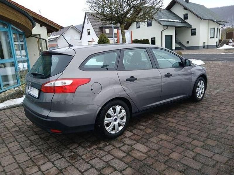 Gebraucht Ford Focus Ambiente 105 PS (77 kW) 2011 Braun Limousine