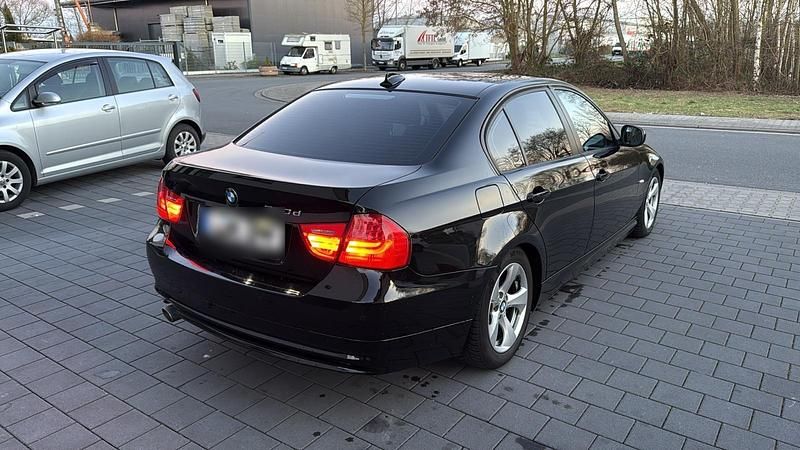 Gebraucht BMW 320 Efficient Dynamics 163 PS (119 kW) 2011 Schwarz Limousine