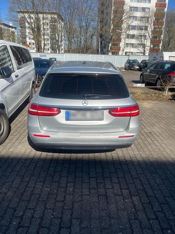 Gebraucht Mercedes E220 194 PS (142 kW) 2017 Silber Kombi