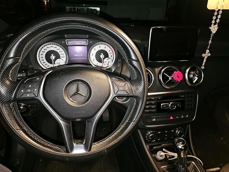 Gebraucht Mercedes A200 156 PS (114 kW) 2013 Schwarz Kleinwagen