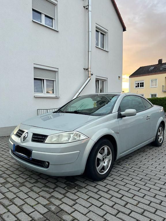 Grau Gebraucht 2004 Renault Mégane Cabriolet Authentique Cabrio | 1.500 € (Teuer) - Bild 1/4