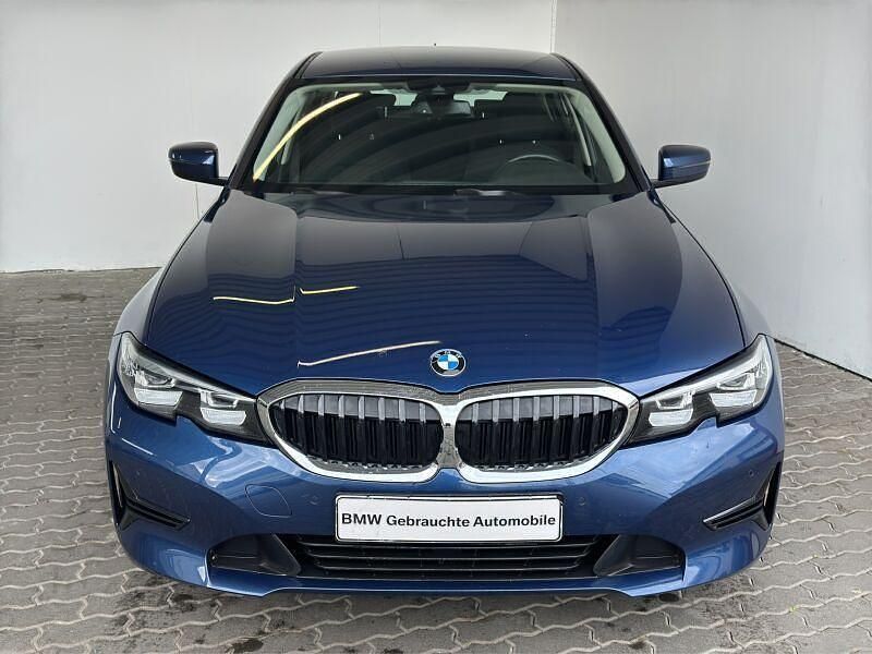 Phytonicblau metallic Gebraucht 2022 BMW 318 Advantage Limousine | 25.979 € (Guter Preis) - Bild 1/4
