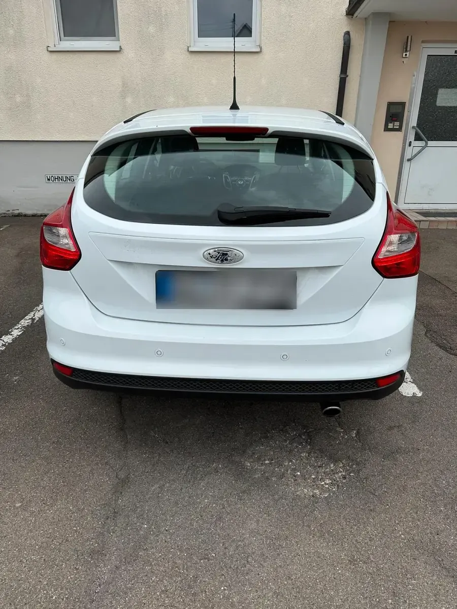 Używany Ford Focus 140 KM (102 kW) 2011 Biały Sedan/Limuzyna