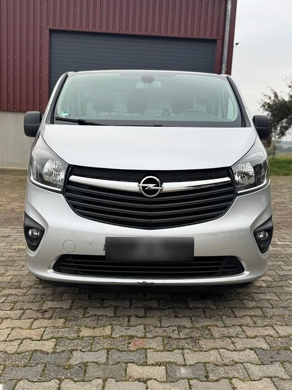 Gebraucht Opel Vivaro 145 PS (106 kW) 2016 Silber Van / Kleinbus