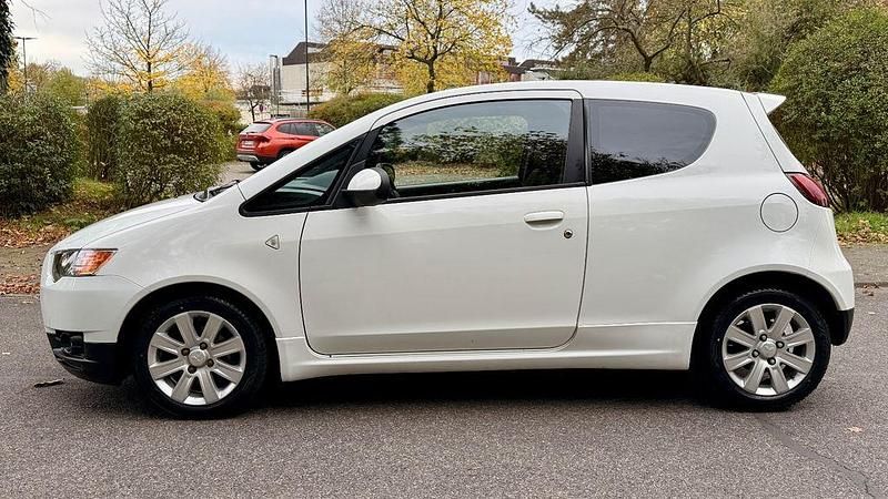 Gebraucht Mitsubishi Colt 75 PS (55 kW) 2010 Weiß Kleinwagen