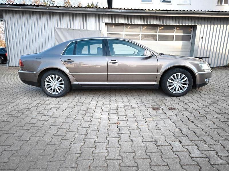 Gebraucht VW Phaeton 239 PS (175 kW) 2009 Braun Limousine